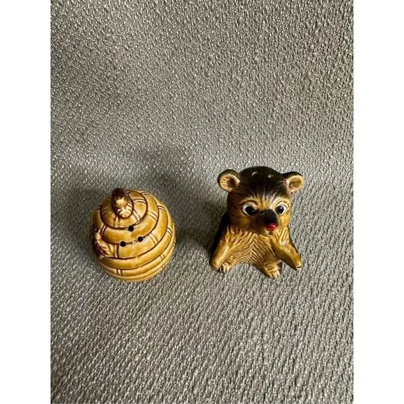 Vintage Japan Salt and Pepper Shakers Bear Beehive Brown Honey Pot Bees Ceramic - Picture 5 of 10